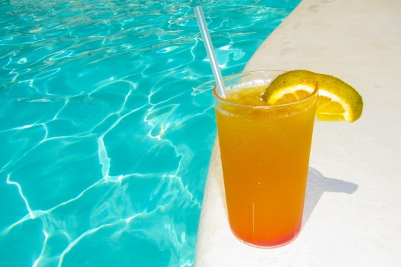orange-drink-at-the-pool-1457022640kHI.jpg
